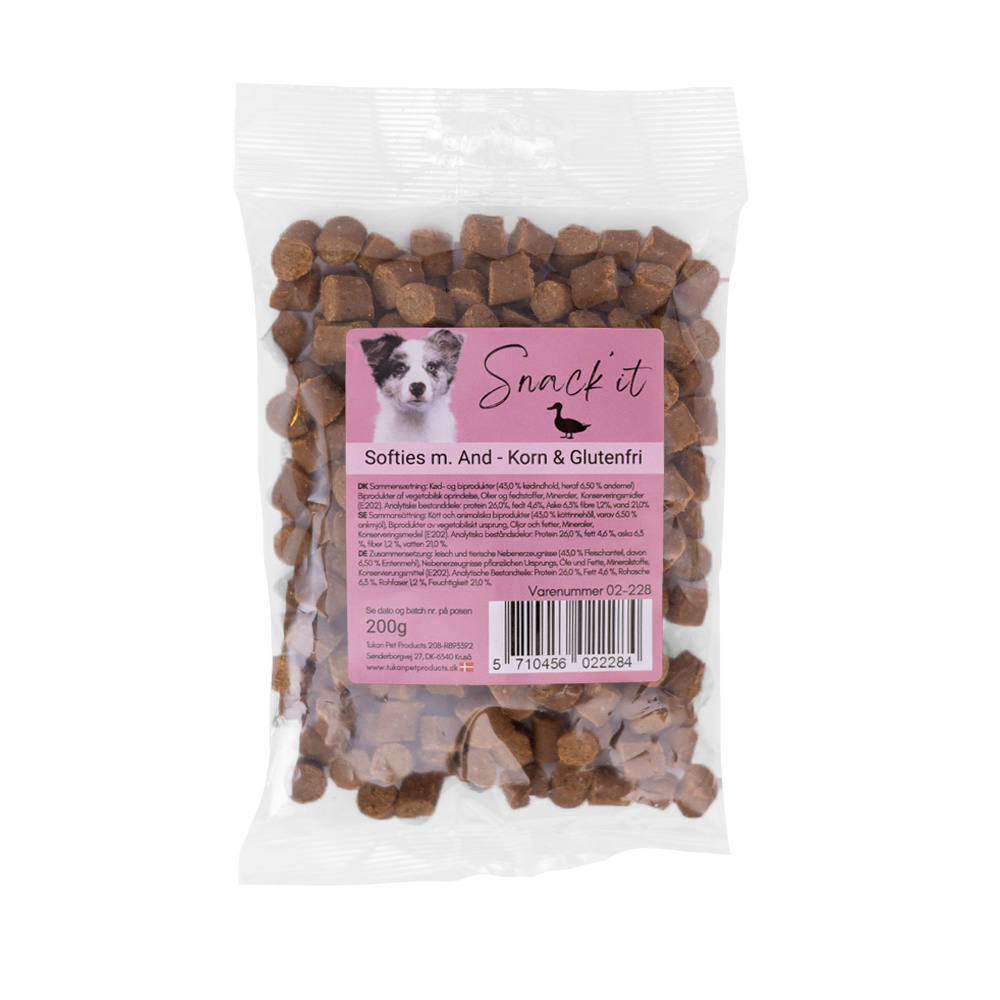 Snack’it Softies med and er lækre, semi-bløde godbidder helt uden korn og gluten – perfekte til hunde med sensitiv fordøjelse eller ejere, der ønsker en ren, velsmagende snack til træning, gåture og hygge.