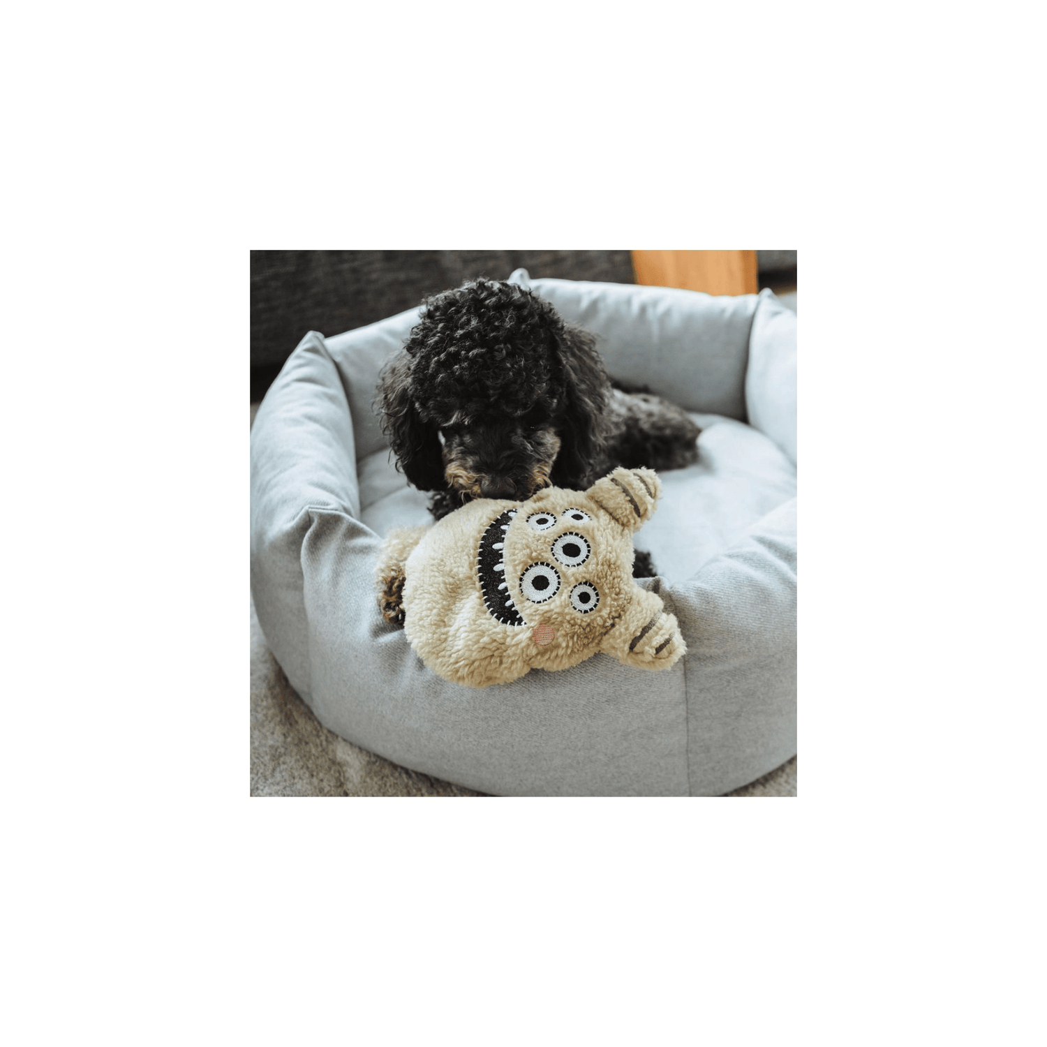 Hunter Tough Monster Larry 23 cm plyslegetøj til hund med squeaker