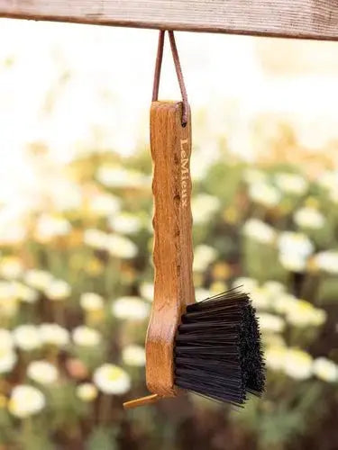 Hovrenser - LeMieux Artisan Hoof Pick One Size Brown Udgår by LeMieux