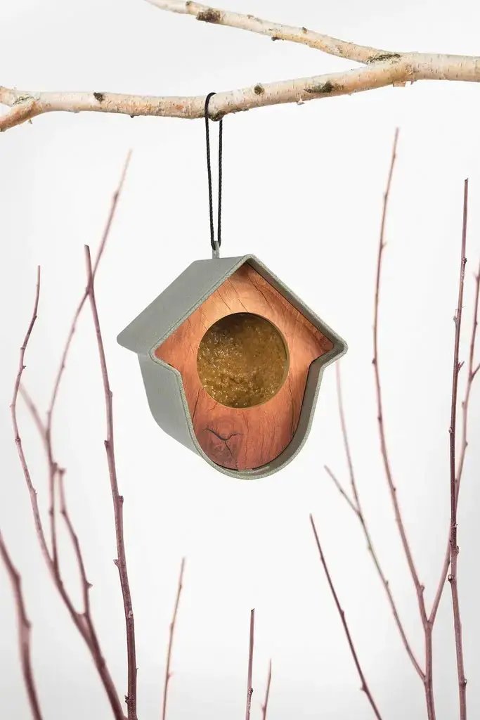 Singing Friend EVIE Recycled Grå/Træ foderhus til peanutbutterglas by Singing Friend