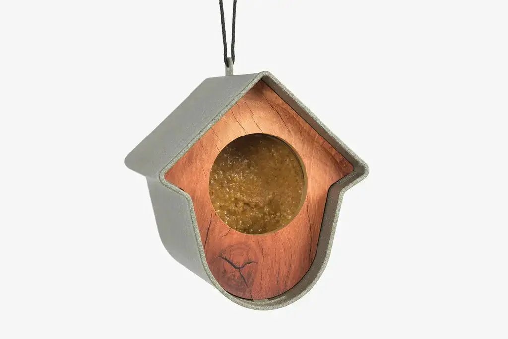 Singing Friend EVIE Recycled Grå/Træ foderhus til peanutbutterglas by Singing Friend